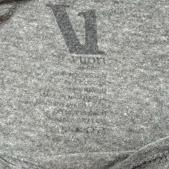 Vuori T-Shirt Heather Gray The Rise The Shine Graphic Mens Medium - Picture 2 of 5